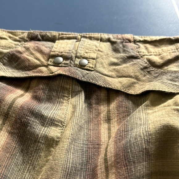 Funky!! These transit par-such capris are plaid with pockets, zippers and buckle - Picture 5 of 7